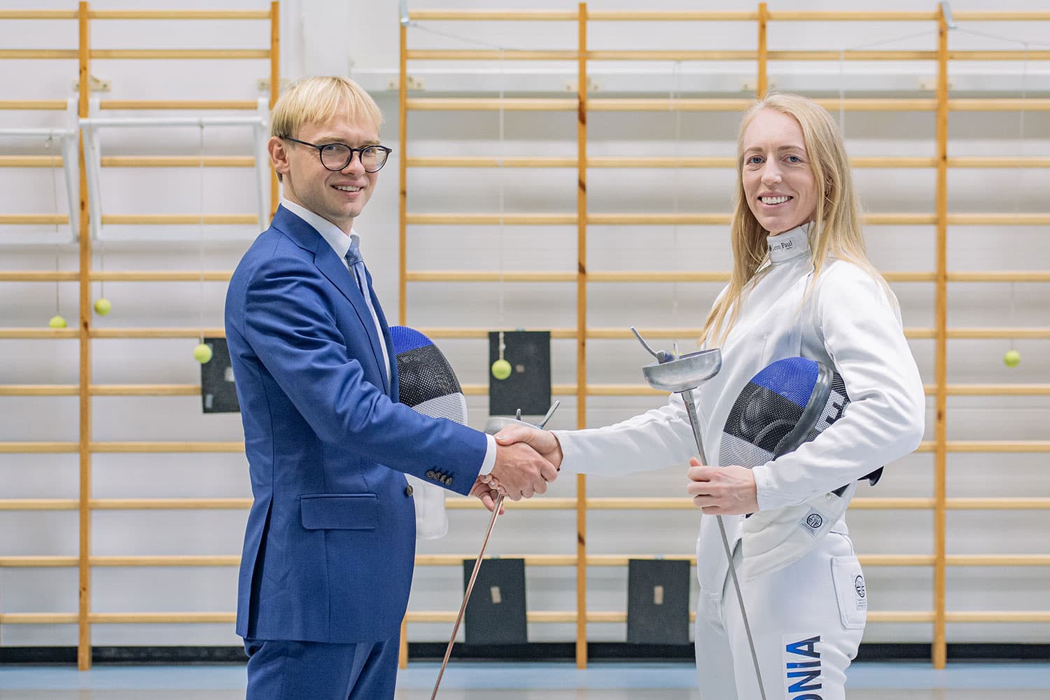 Kaspar Kalvet and Nelli Differt shaking hands